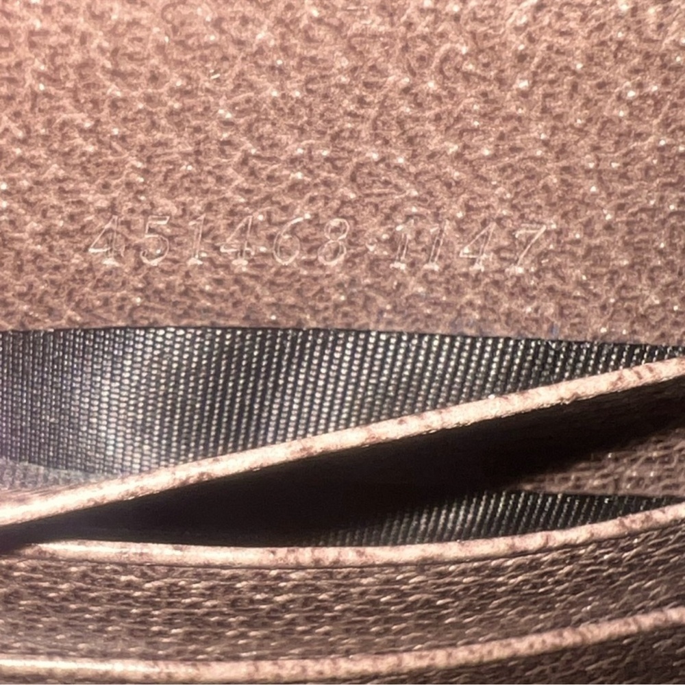 Gucci GG Limited Edition Bengal Tiger
Zipper Wallet - Picture 2 of 10
